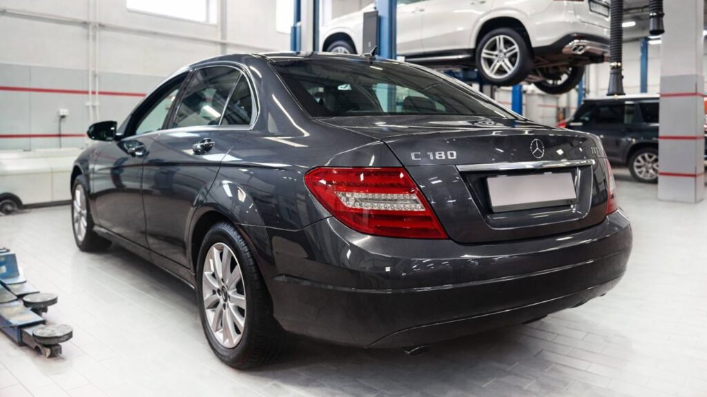 Mercedes C 180 W204 в техцентре до ремонта цепи ГРМ M271 EVO