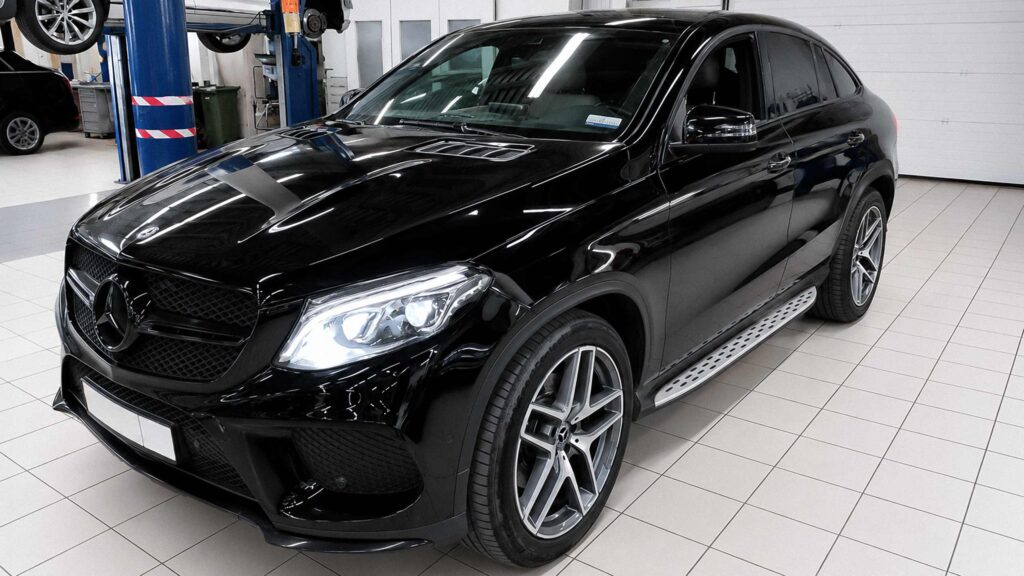 Mercedes GLE Coupe 350d 4MATIC C292 приехал на замену передних и задних тормозных колодок.