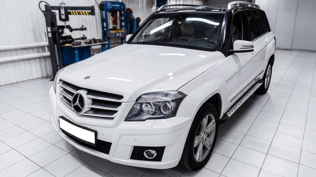 Mercedes GLK 300 X204 в техцентре перед заменой масла и воздушных фильтров, пробег 228 233 км.
