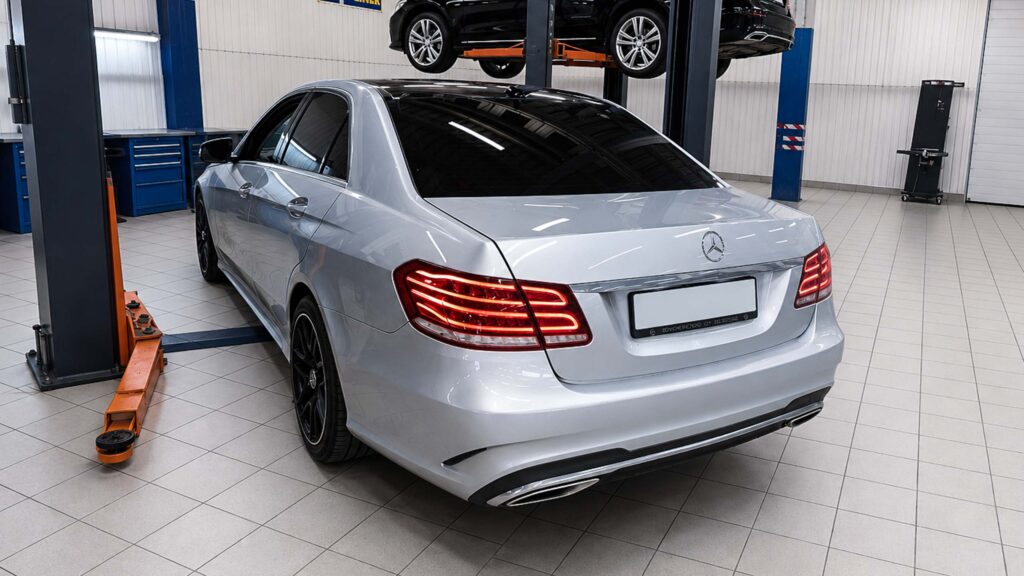 Mercedes E 300 W212 в Юнион Моторс. Проблема: течь тормозной жидкости.