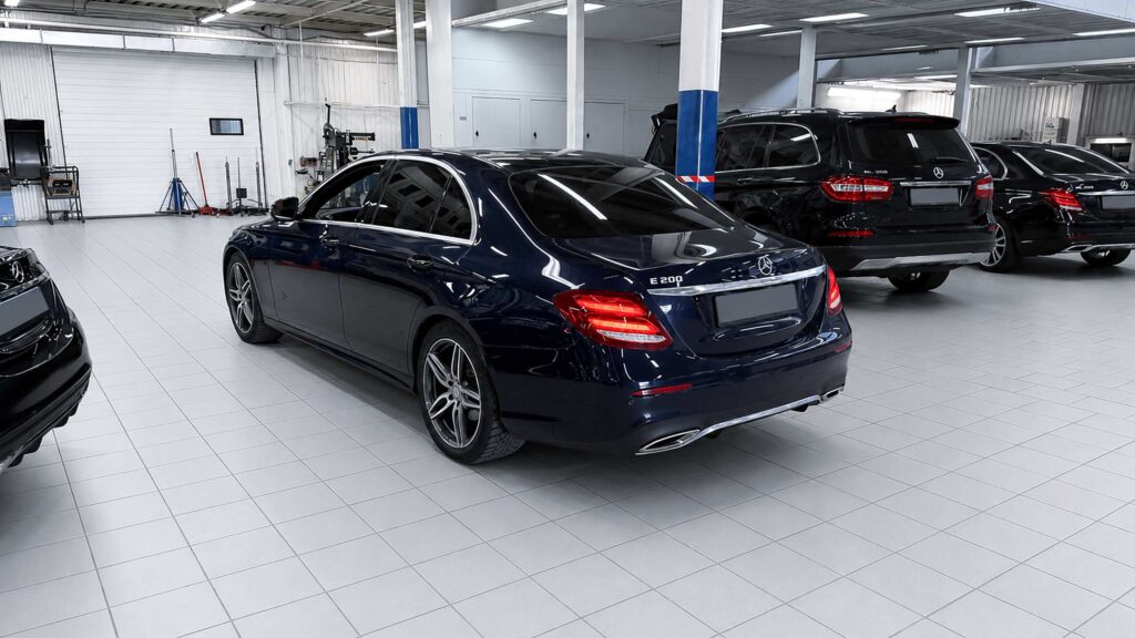 Mercedes E 200 4MATIC W213 в специализированном техцентре перед заменой масла, пробег 79 837 км.