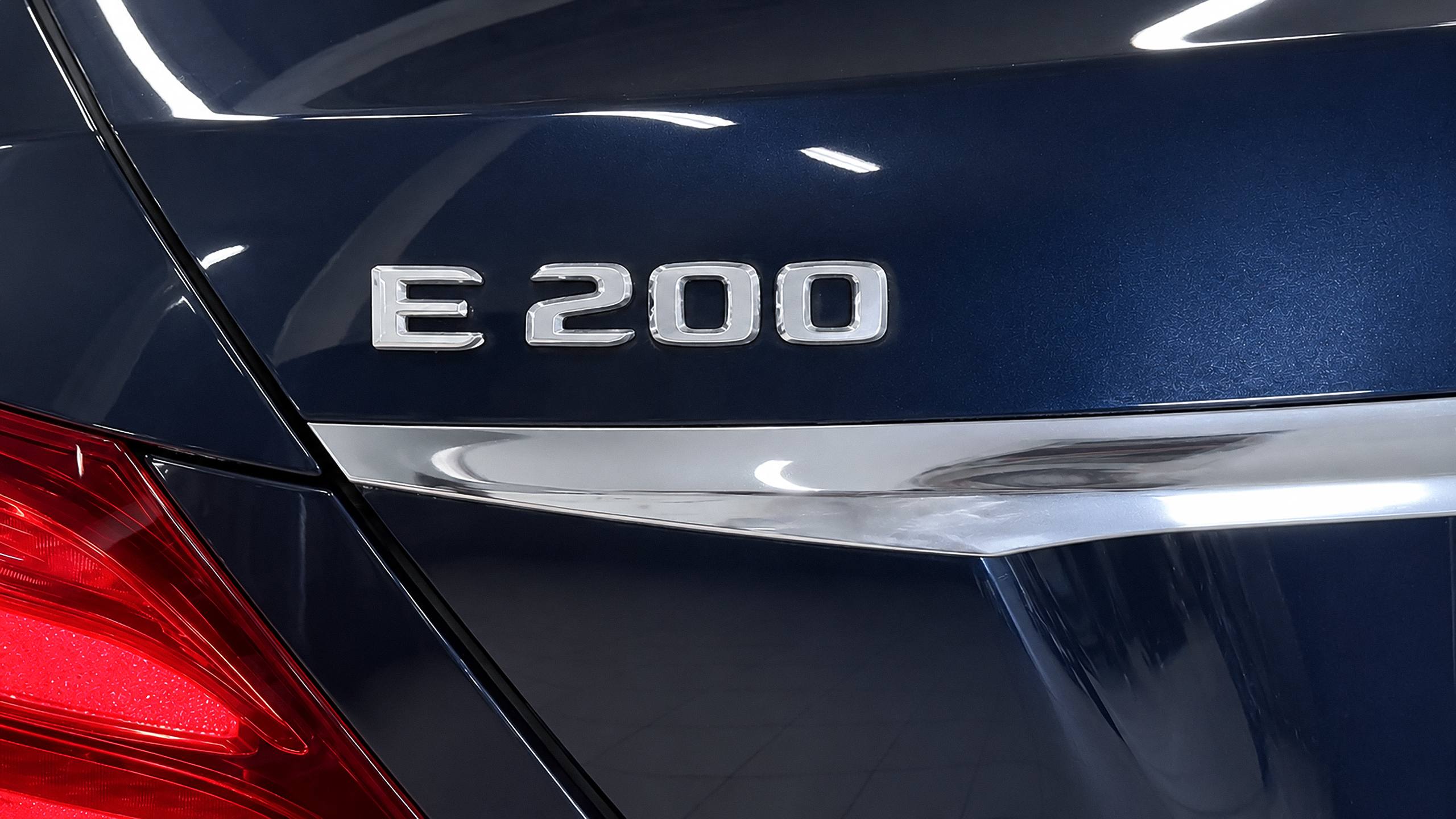 Mercedes E 200 4MATIC W213 шильдик модели