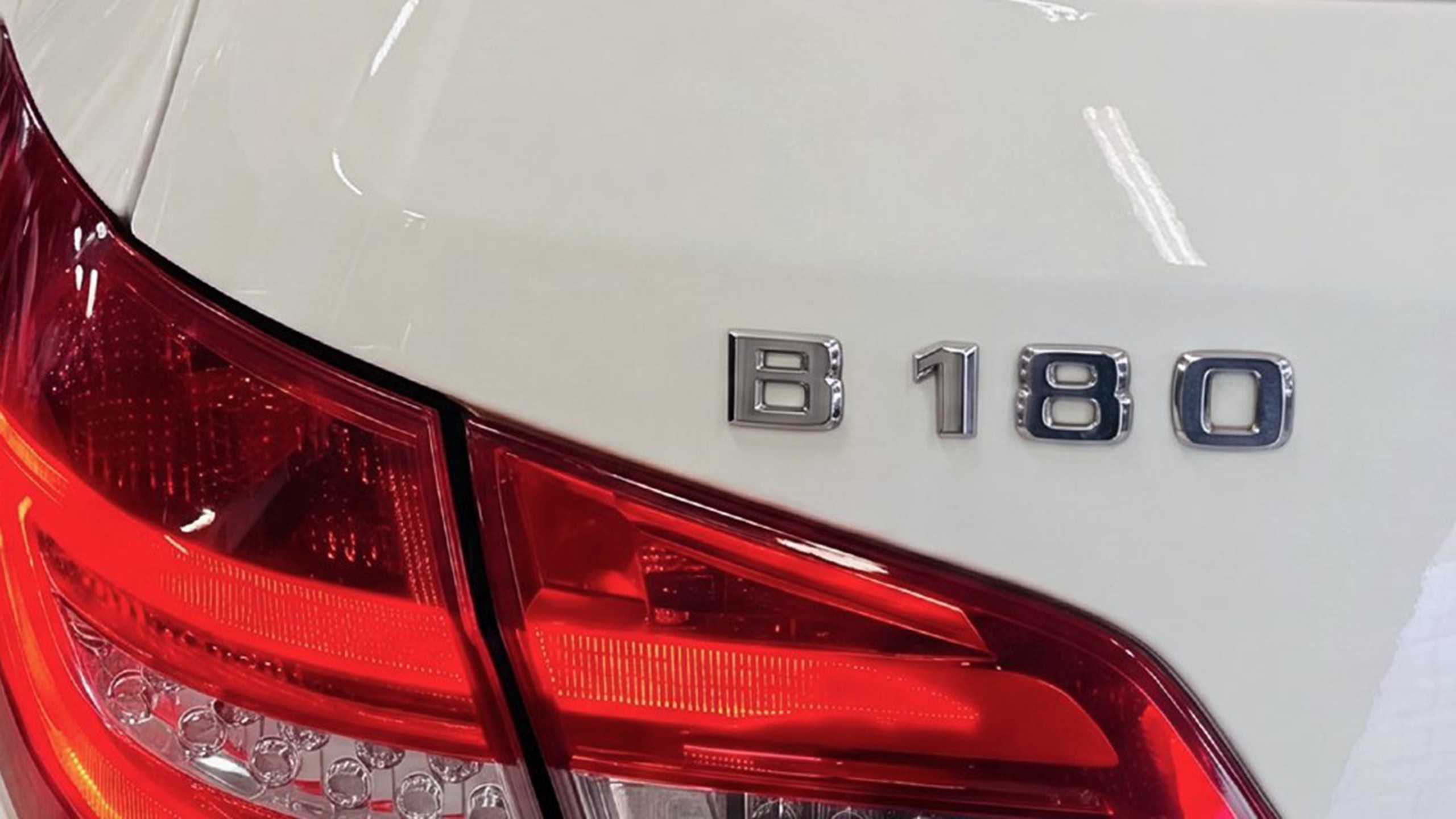 Mercedes B 180 W246 шильдик модели