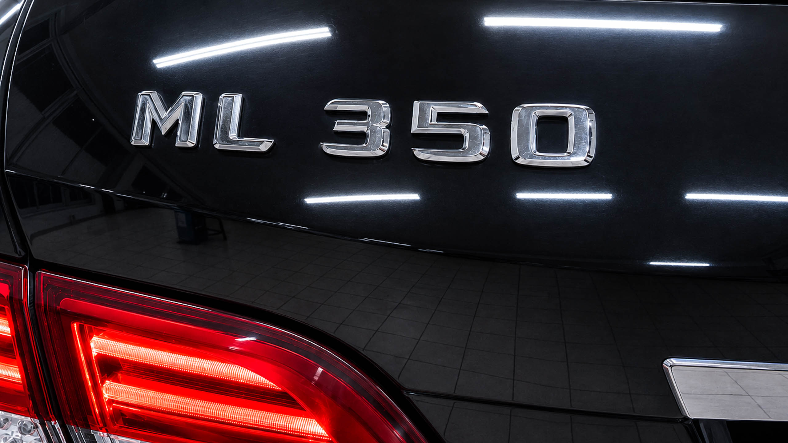 Mercedes ML 350 W166 шильдик модели