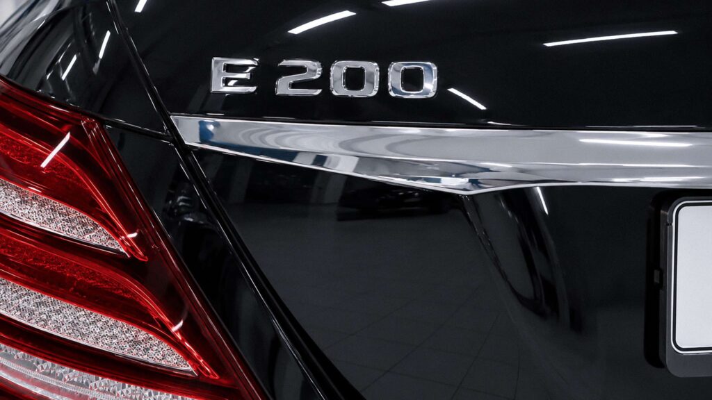 Mercedes E 200 W213 шильдик модели