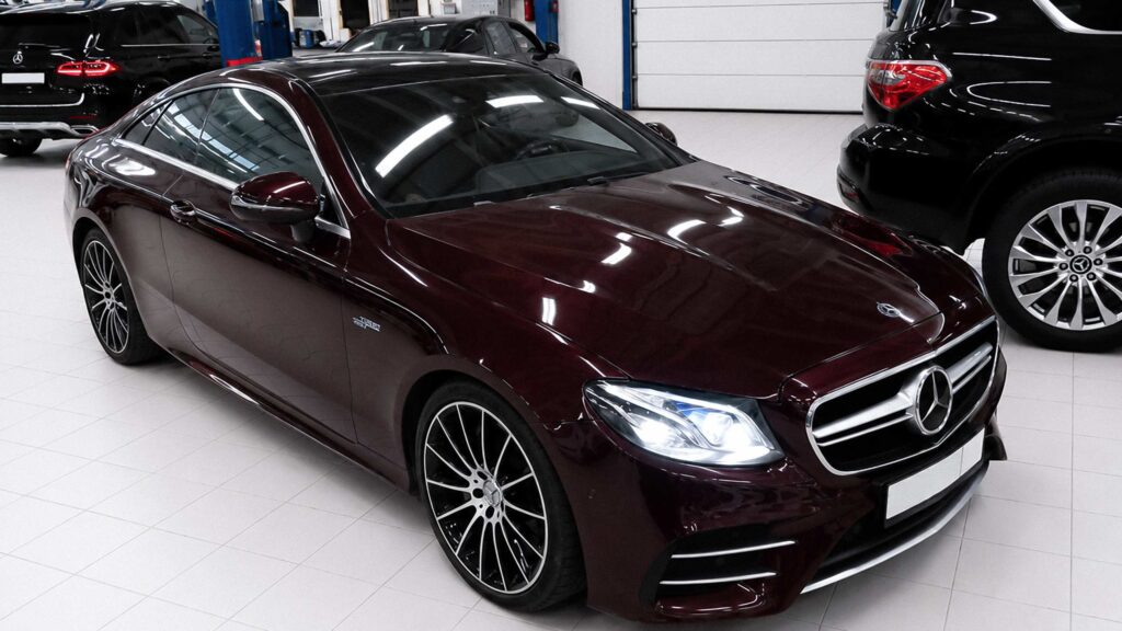 Mercedes E 53 AMG 4MATIC C238 в специализированном техцентре перед обслуживанием АКПП, заменой масла в редукторе и мойкой радиаторов, пробег 132 538 км.