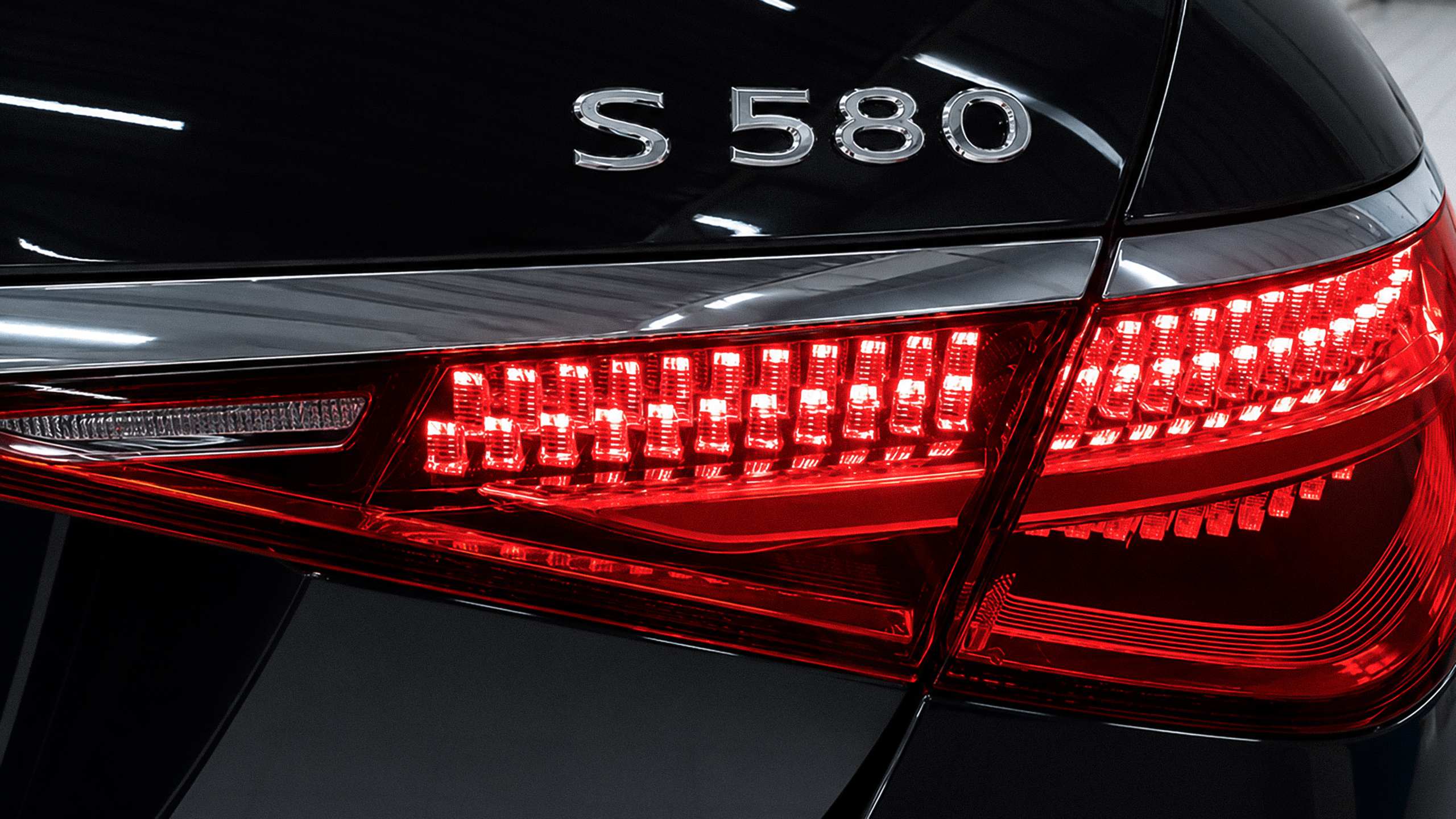 Mercedes S 580 4MATIC W223 шильдик модели на кузове
