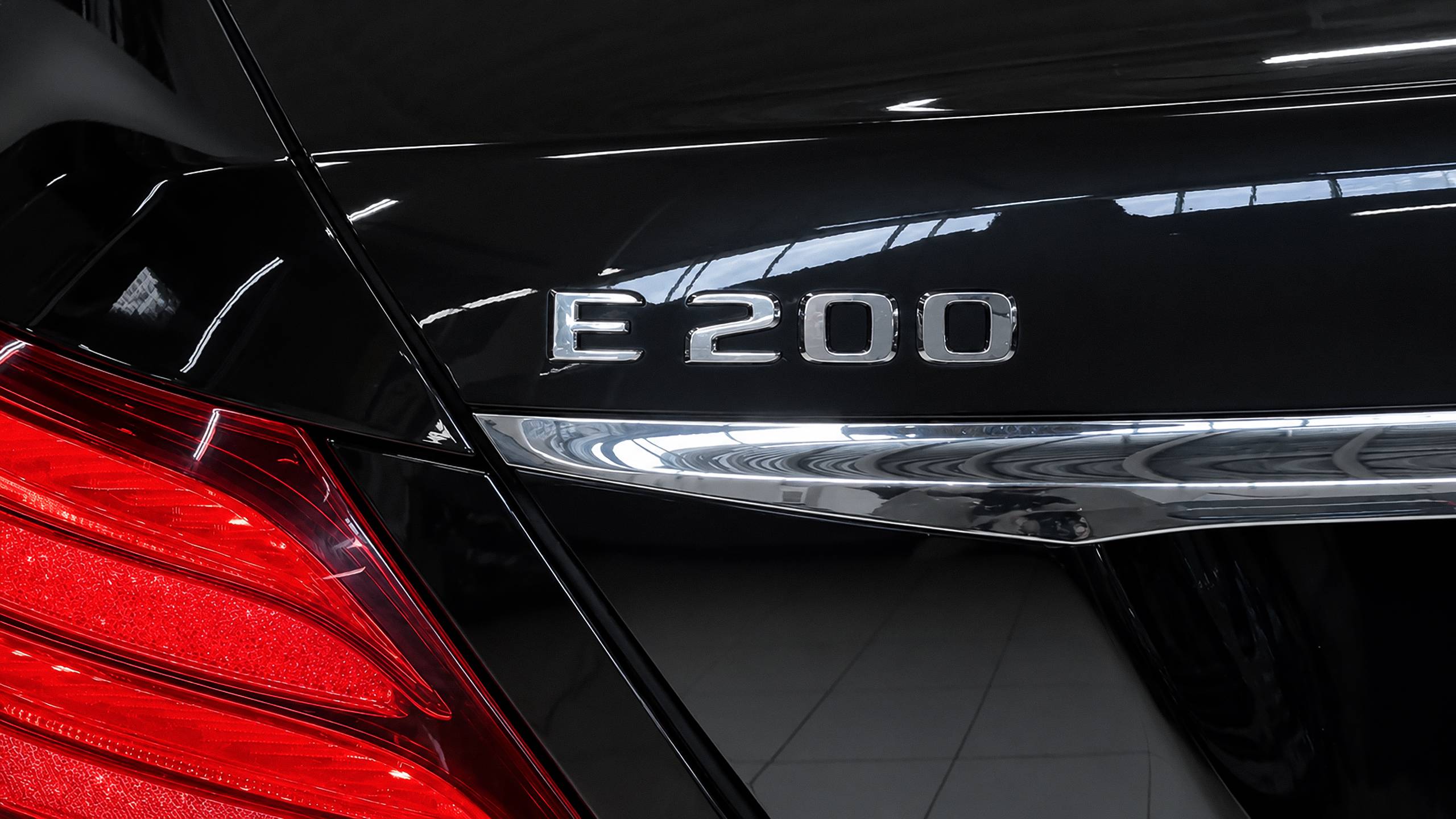 Mercedes E 200 4MATIC W213 шильдик модели