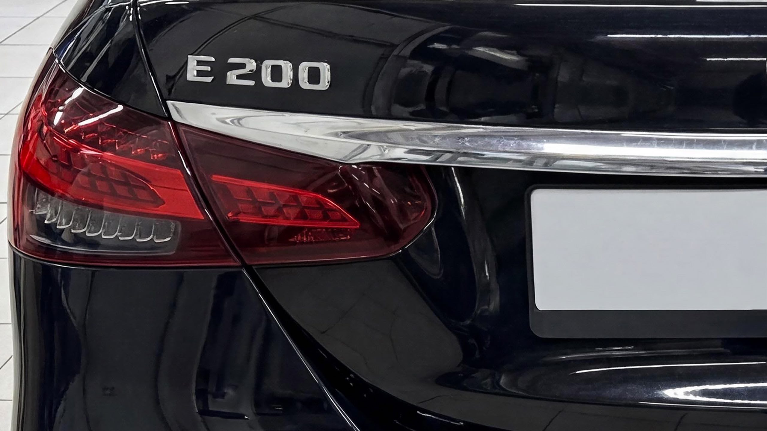 Mercedes E 200 4MATIC W213 шильдик модели