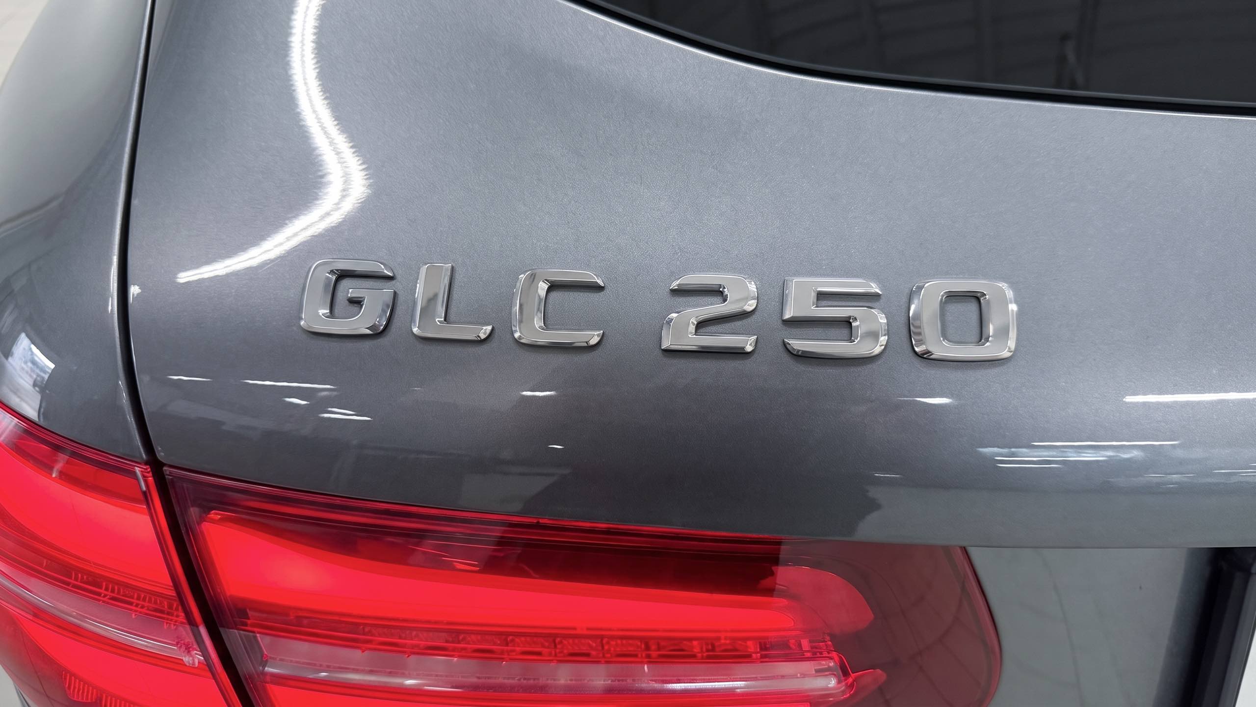 Mercedes GLC 250 шильдик модели