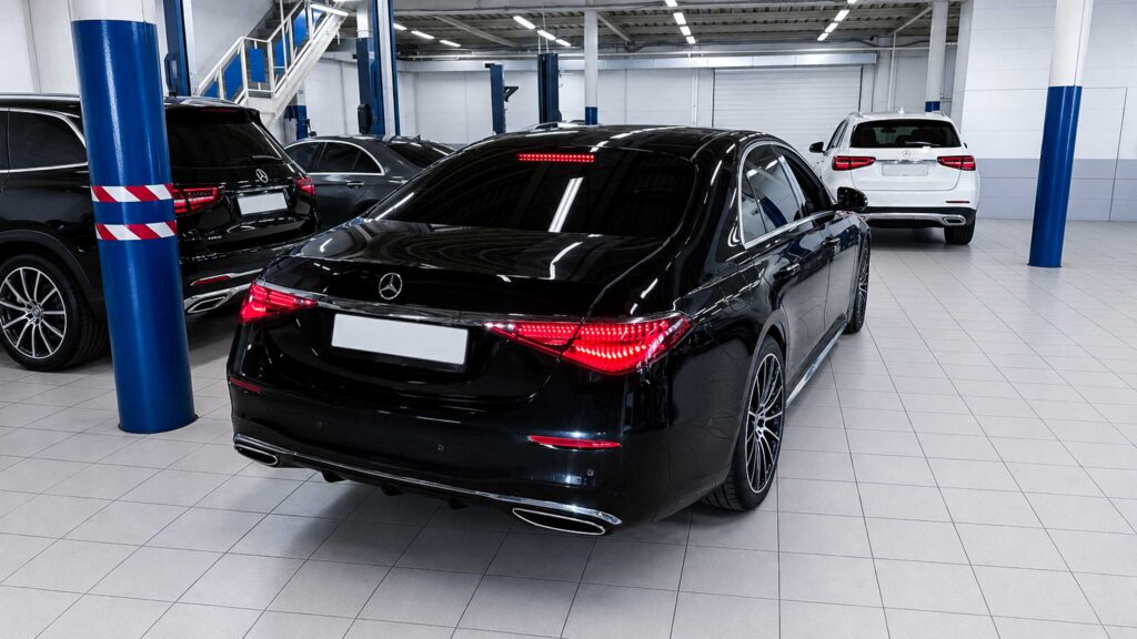 S 450 W223 на замене тормозных колодок в Юнион Моторс