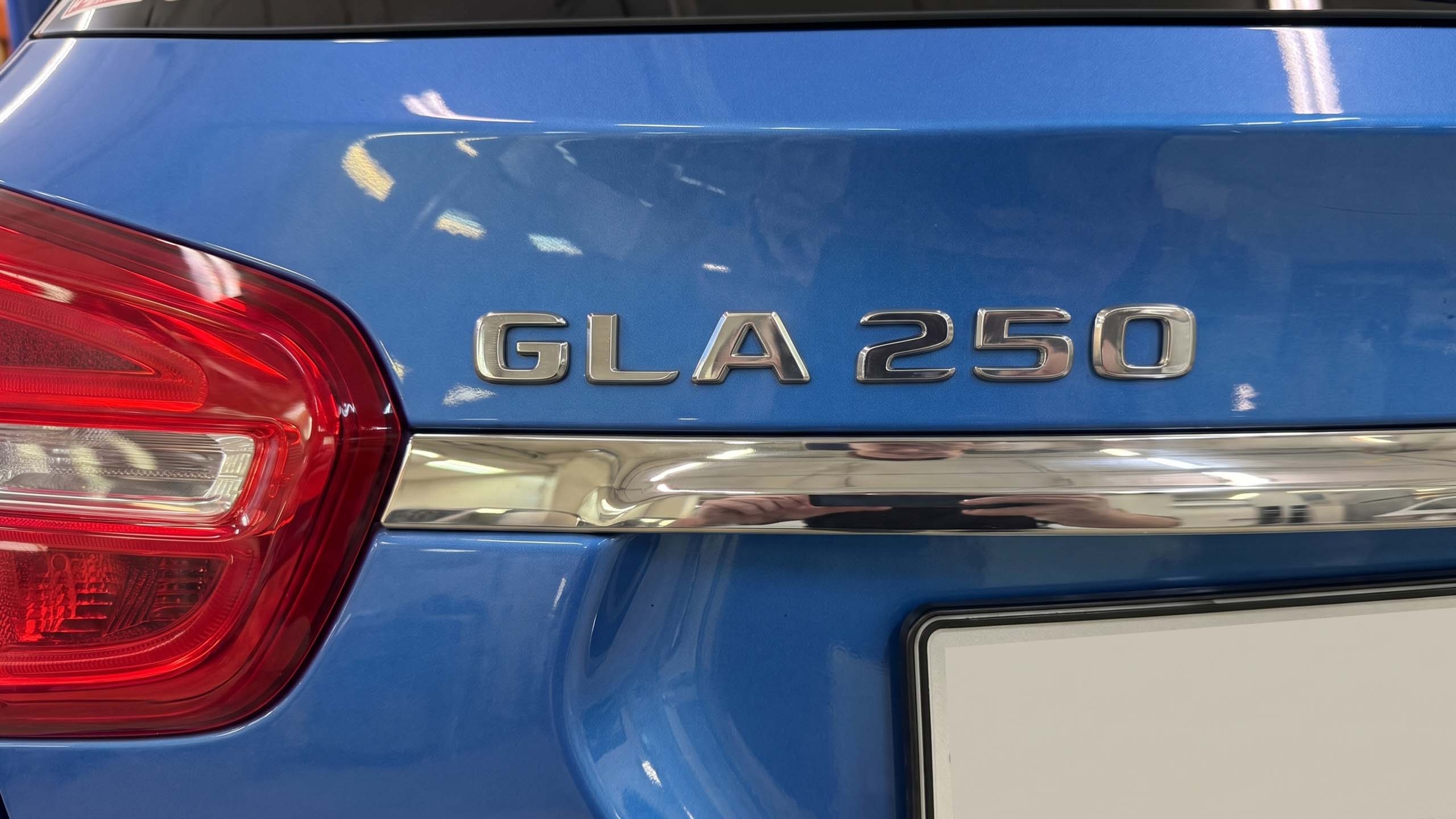 Mercedes GLA 250 4MATIC X156 шильдик модели