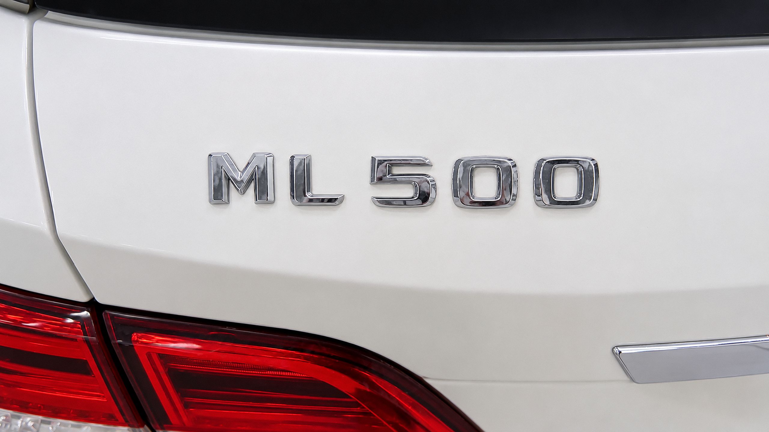 Mercedes ML 500 4MATIC W166 шильдик модели
