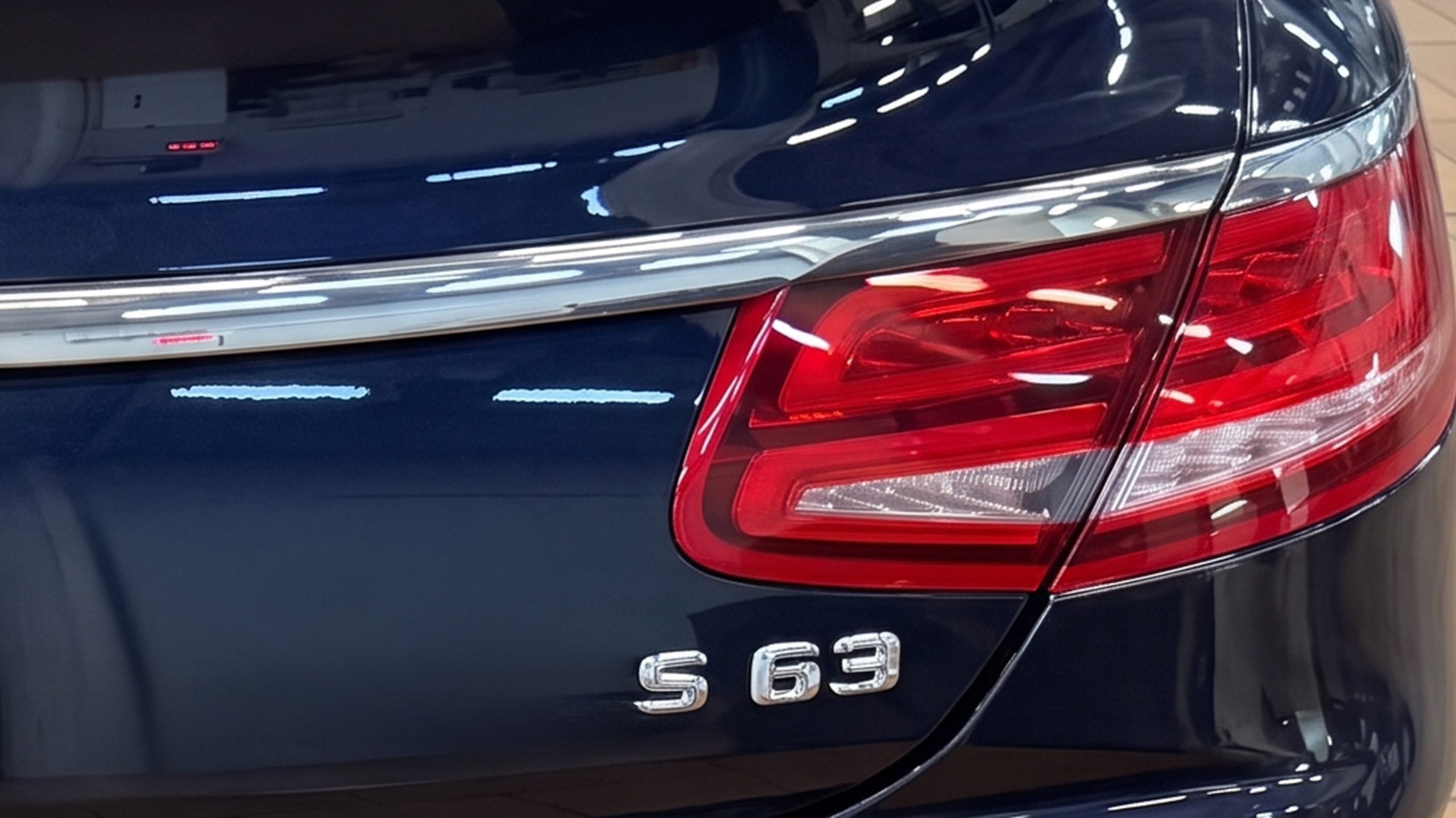 Mercedes S 63 AMG шильдик модели