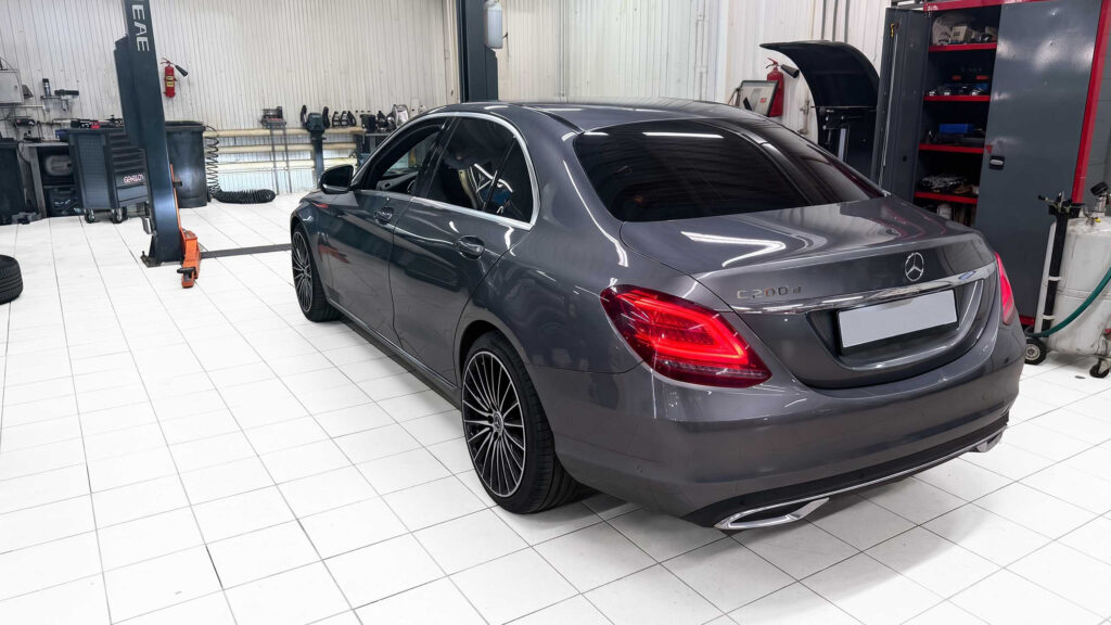 Mercedes C 200d W205 2019 года с пробегом 128 714 км: C 200d W205 на замене масла АКПП 9G-Tronic в Юнион Моторс