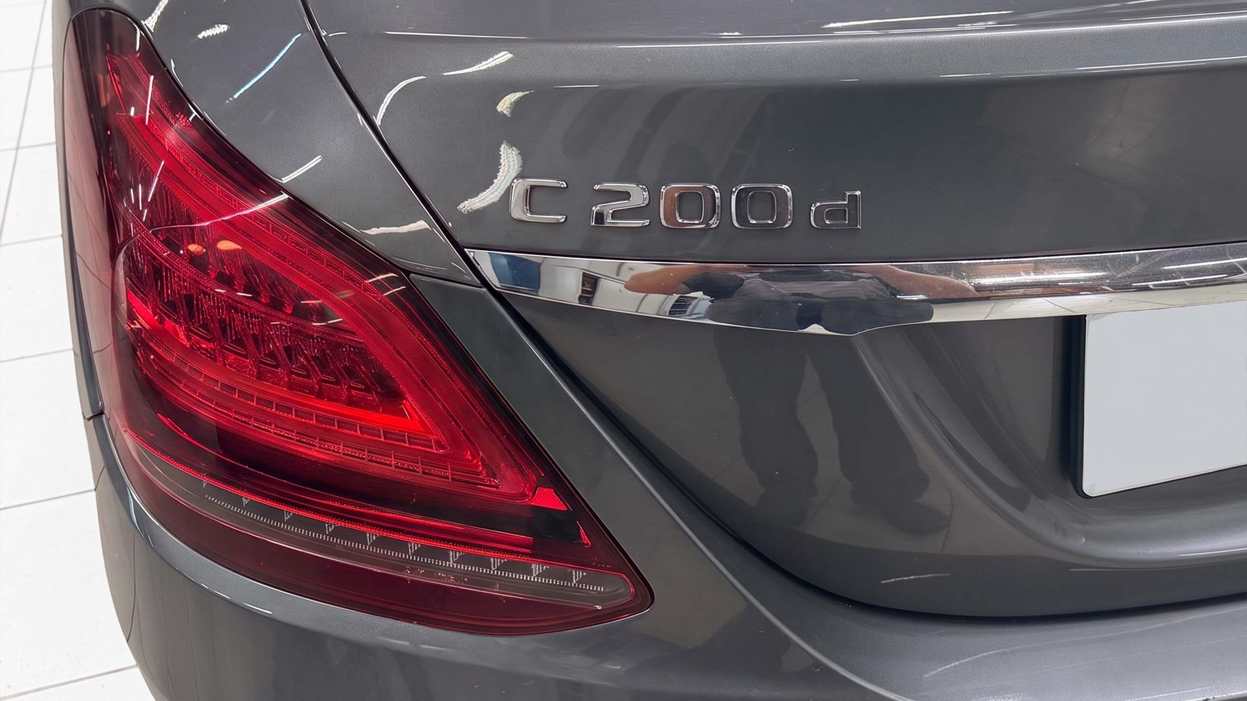 Mercedes C 200d W205 шильдик модели