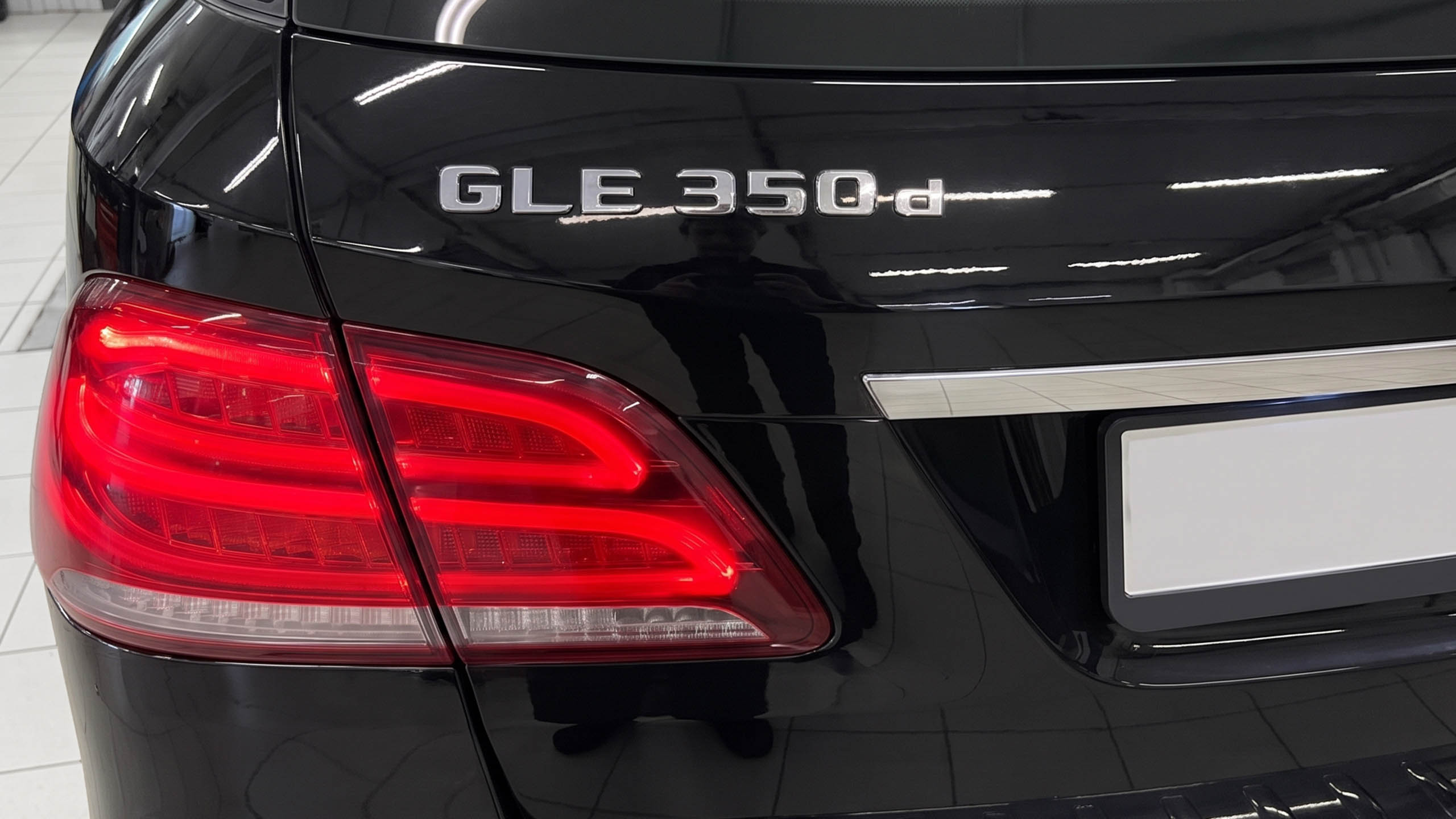 Mercedes GLE 350d W166 шильдик модели