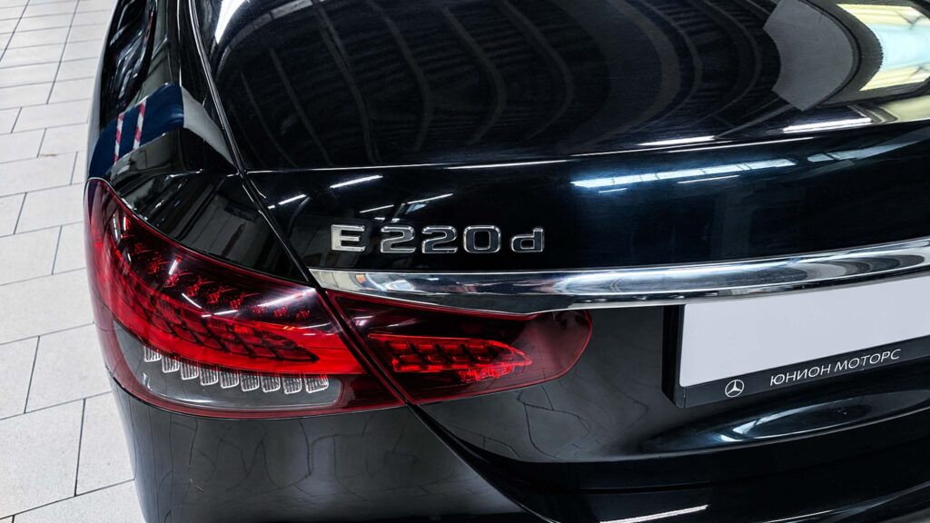Mercedes E 220d 4MATIC W213 шильдик модели