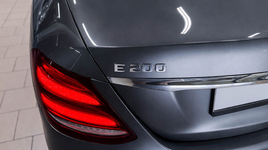 E 200 W213 шильдик модели