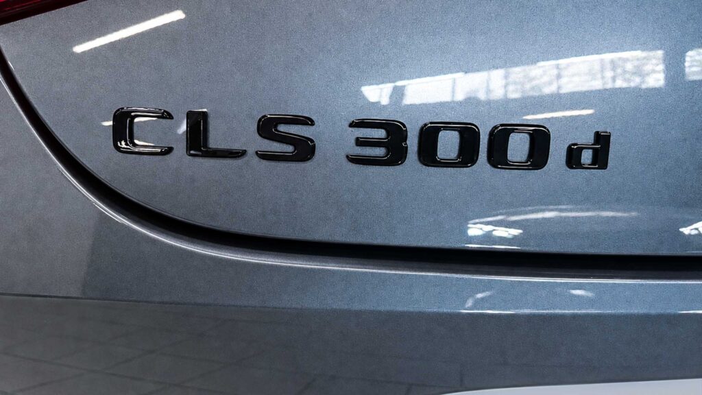 Mercedes CLS 300d шильдик модели