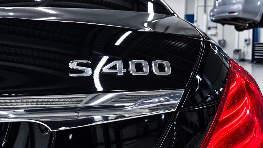 S 400 4MATIC W222 — шильдик модели