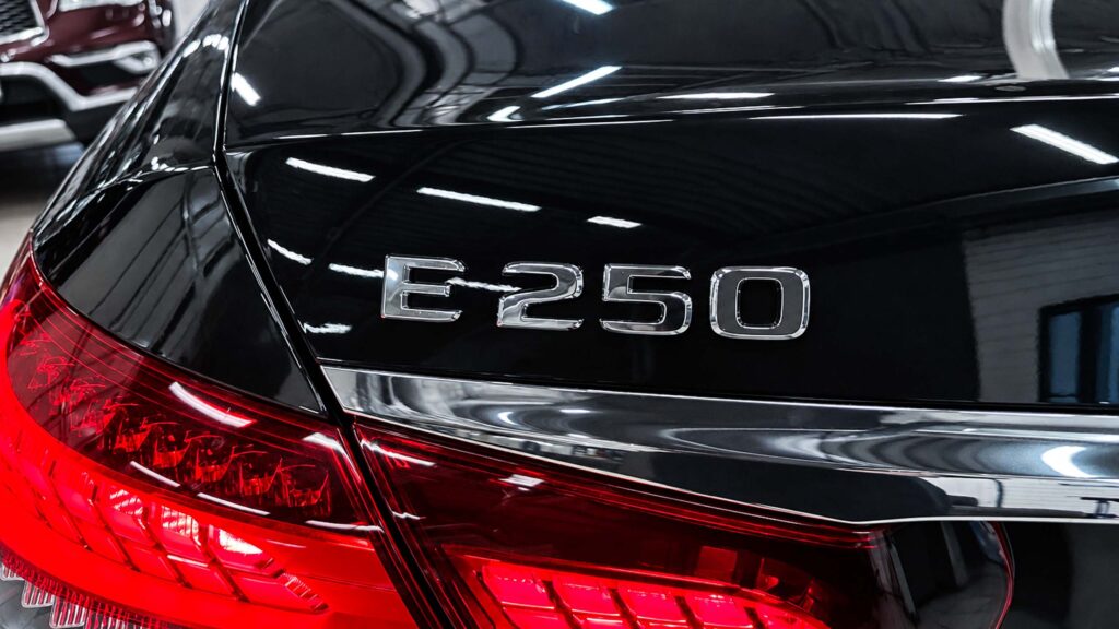 Mercedes E 250 шильдик модели