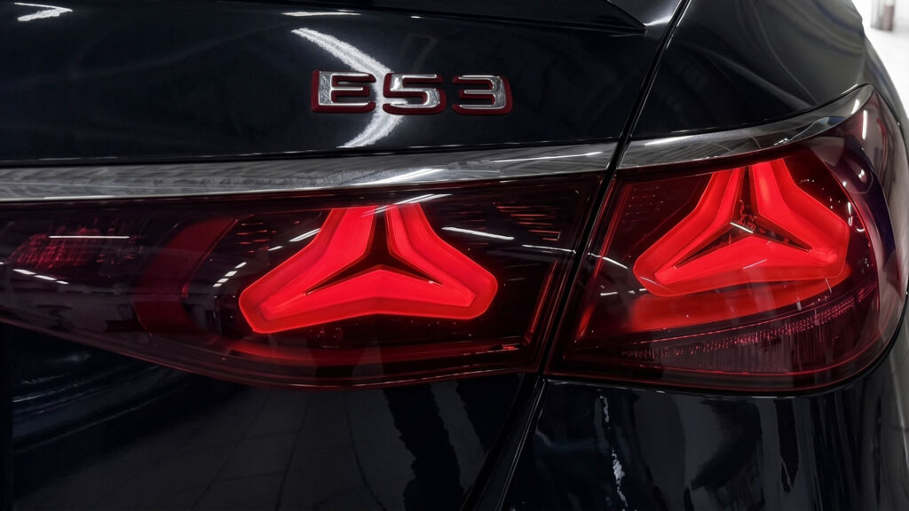 Mercedes E 53 AMG W214 шильдик модели