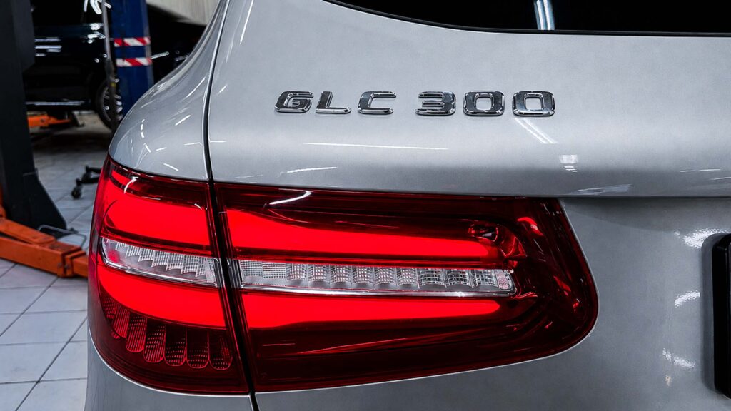 GLC 300 Х253 шильдик модели