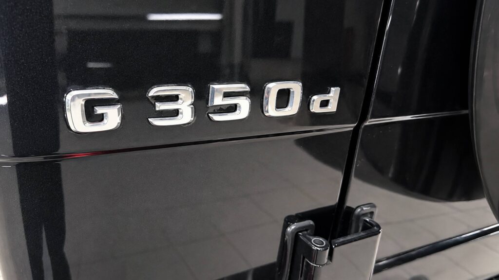 Шильдик G 350d на задней двери