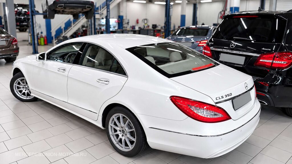 Автомобиль Mercedes CLS 350 C218 в техцентре на замене задних тормозных колодок и дисков