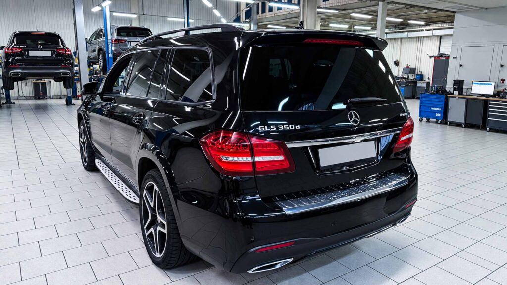 Автомобиль Mercedes GLS 350d 4MATIC Х166 в техцентре на замене моторного масла