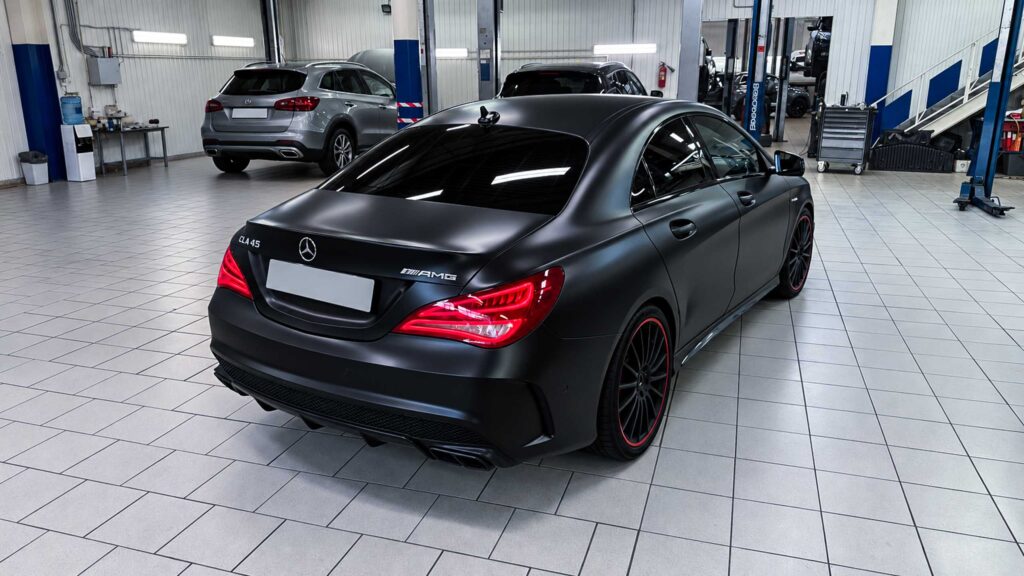 Автомобиль Mercedes CLA 45 AMG C117 приехал в техцентр на замену моторного масла