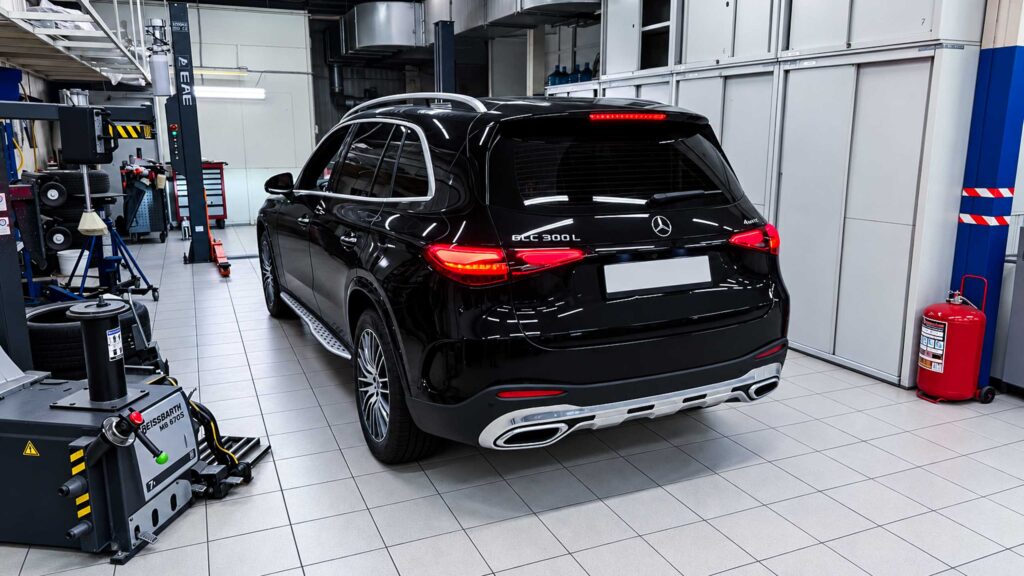 Автомобиль Mercedes GLC 300L X254 в техцентре на первом ТО-А