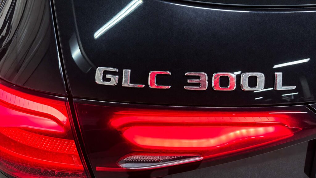 GLC 300L Х254 шильдик модели